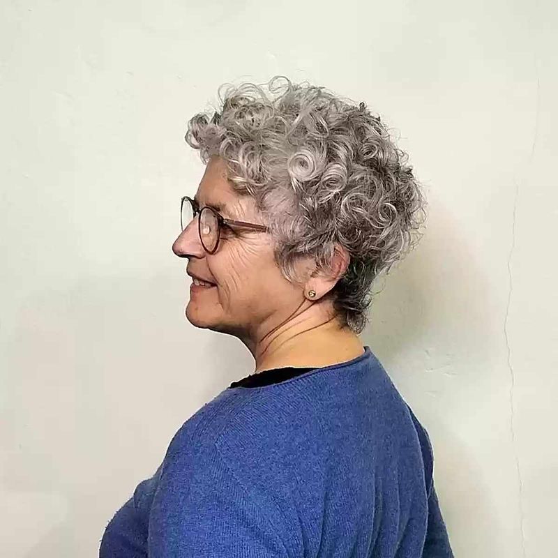 Pixie ricci con lati affusolati