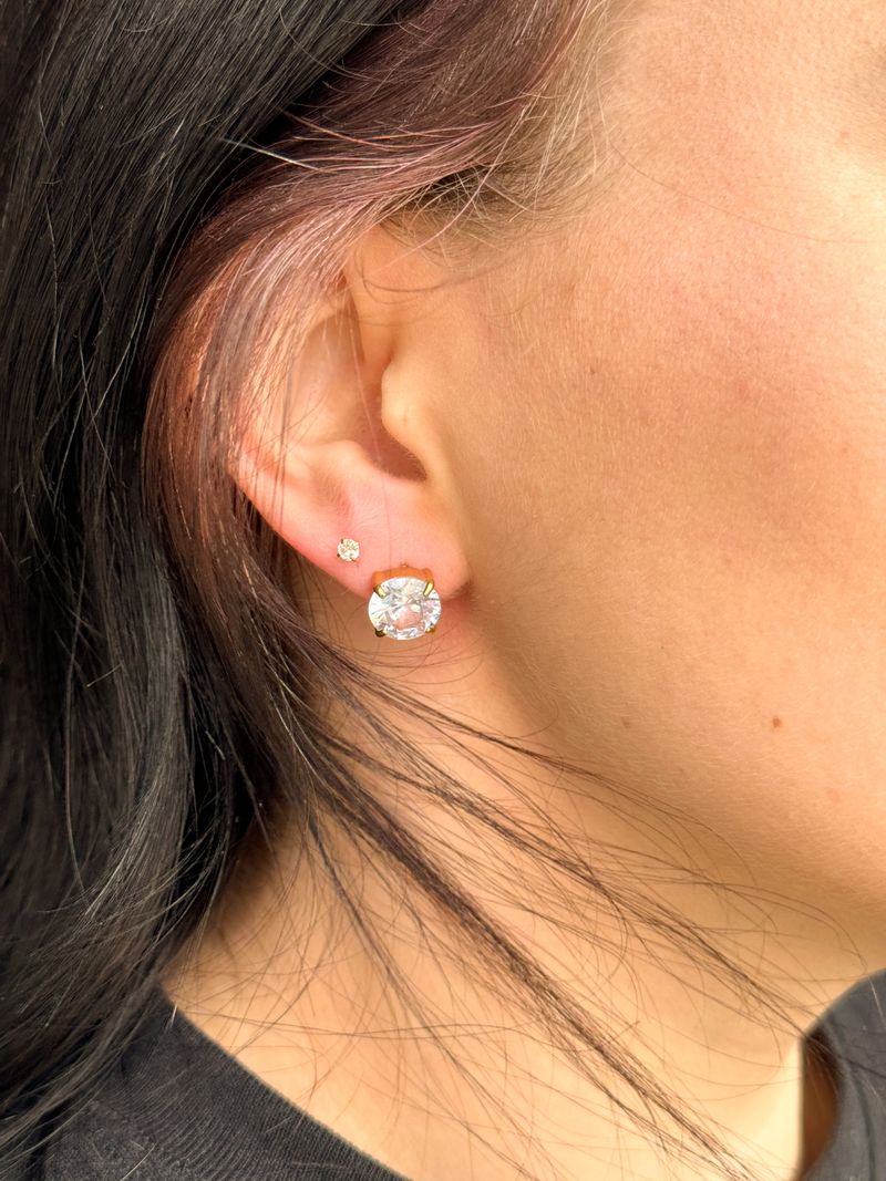 Tasteful Diamond Studs