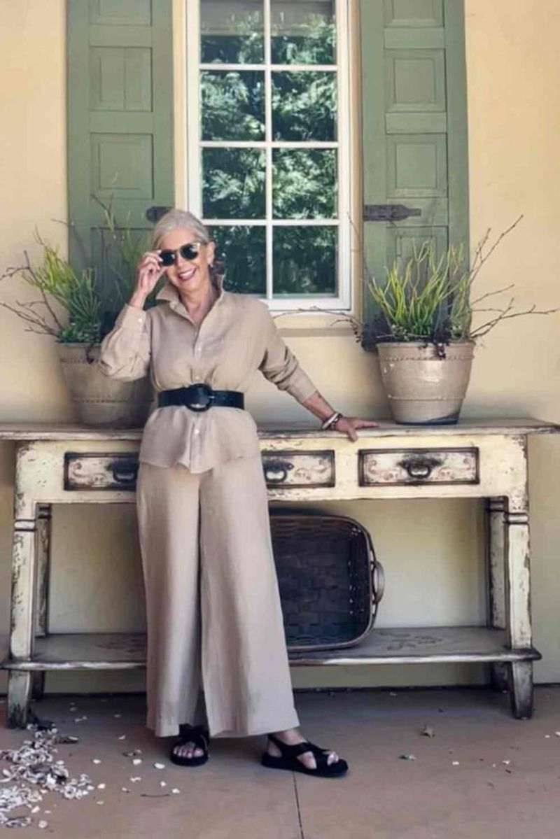 Monochromatic Linen Ensemble