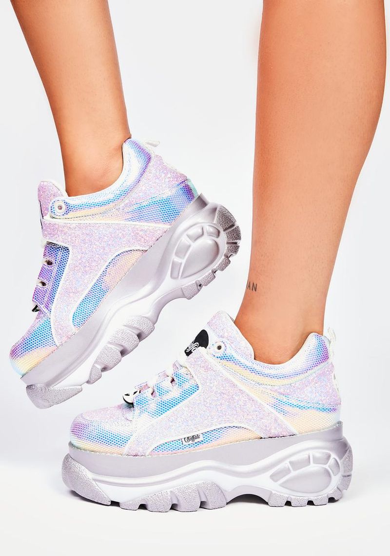 Holographic Horizon Hoppers