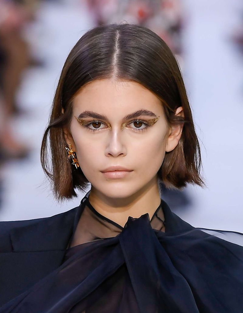 Middle-Parted Bobs on Diamond Faces