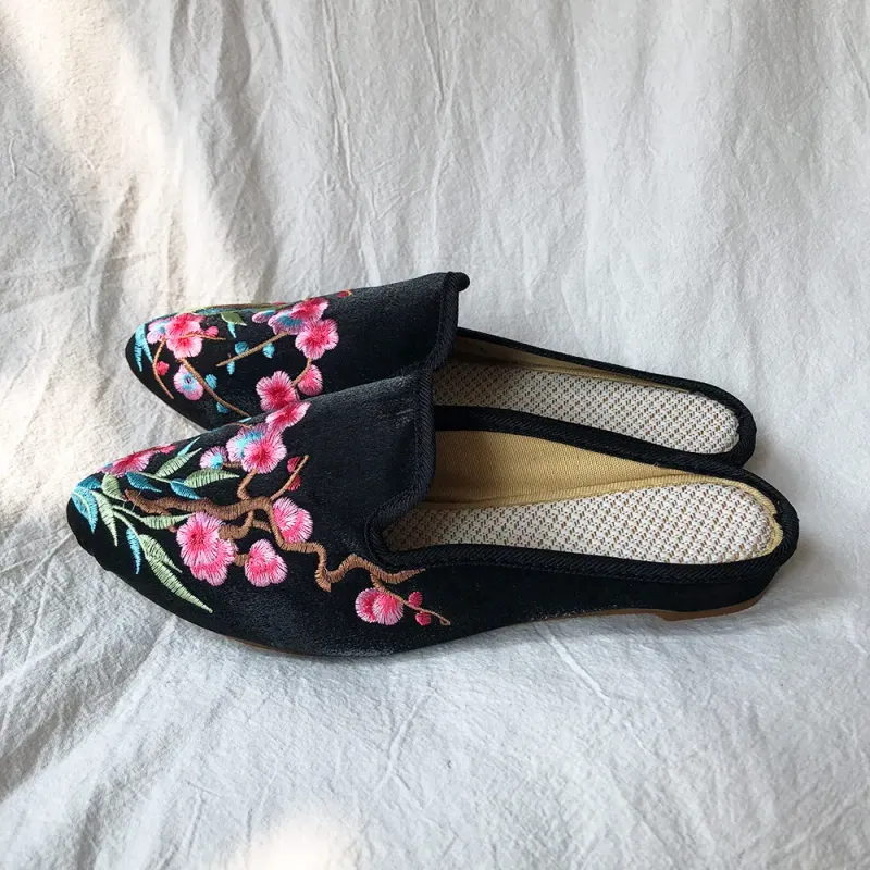 Embroidered Silk Chinese Slippers
