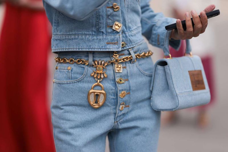 Artistic Accessory Focus
