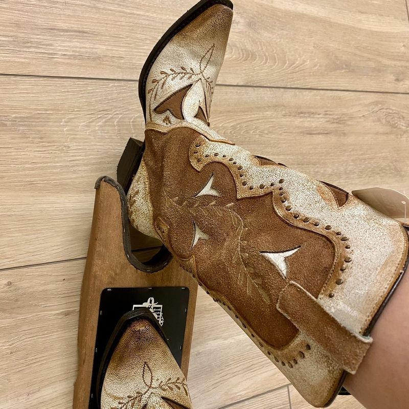 Skip: Cowboy Boots