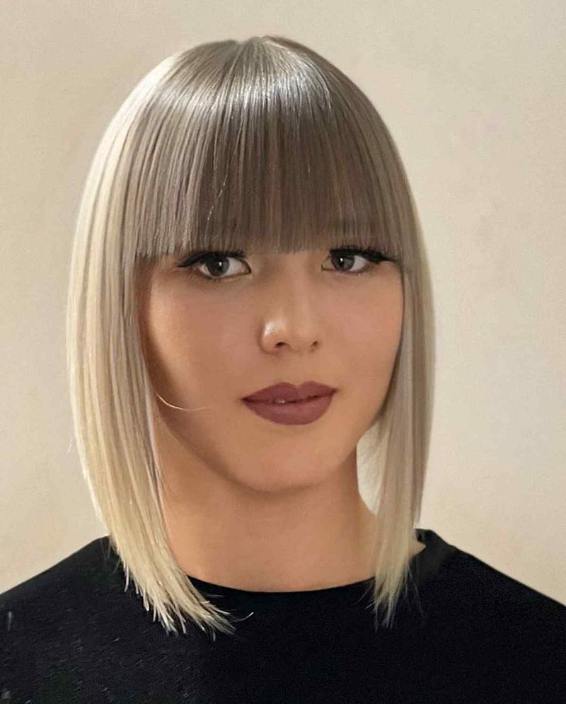 Stick-Straight Hair Magnifies Sagging Skin