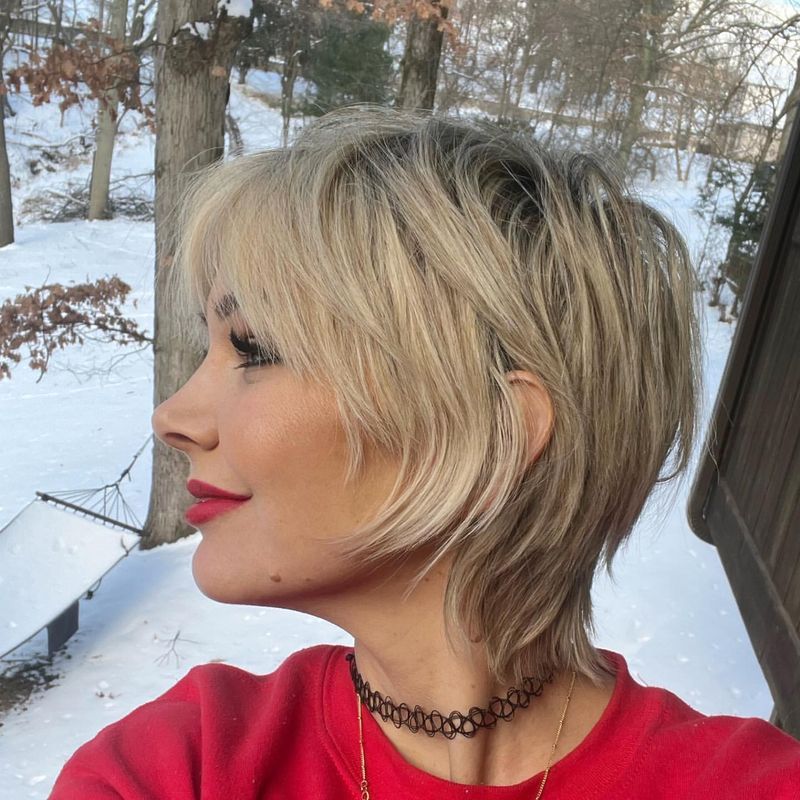 Pixie Bob con flequillo curvado