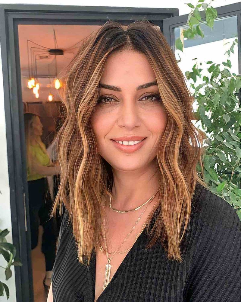 Elegant Center Part Lob
