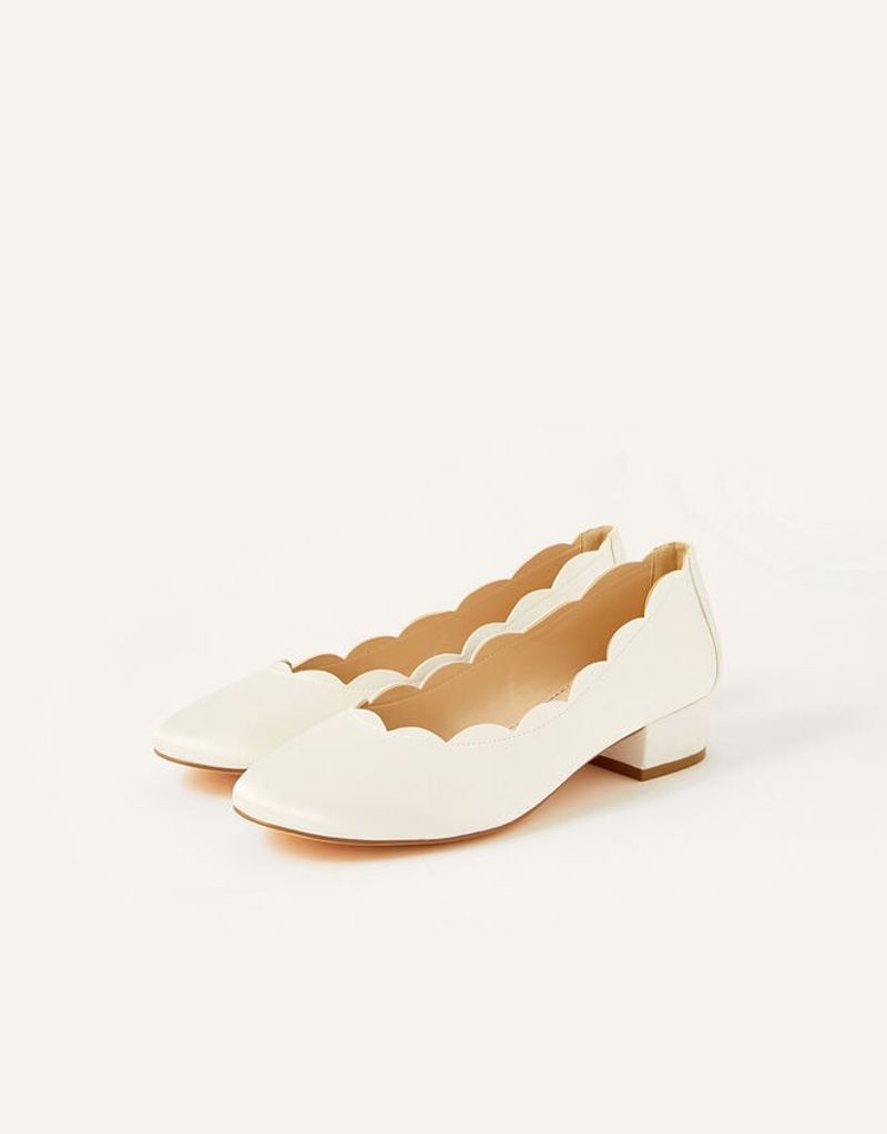 Scalloped Edge Flats