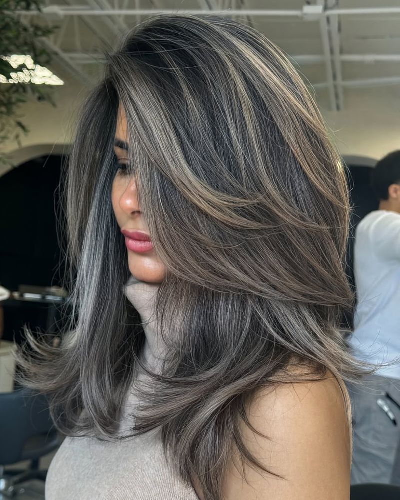 Corte em camadas com madeixas
