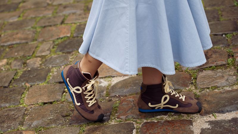 Monochromatic Magic with Colorful Kicks