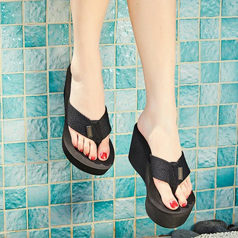 Ultra-Lightweight Graphene Sandals