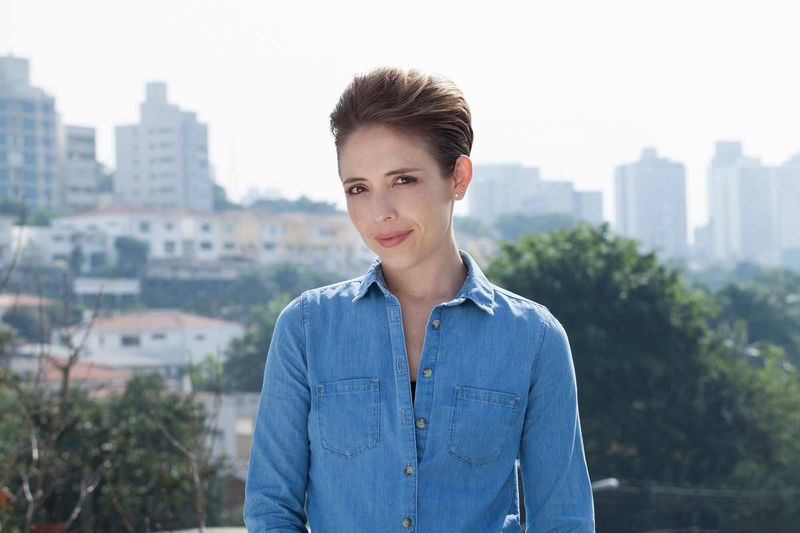 Pixie penteado para trás