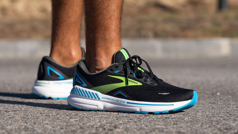 NarrowNotch Sneakers