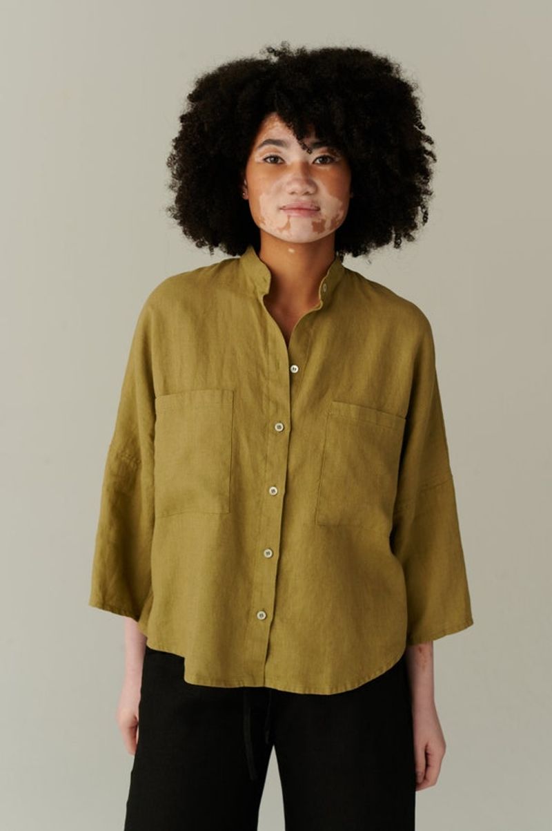 Minimalist Mandarin Collar
