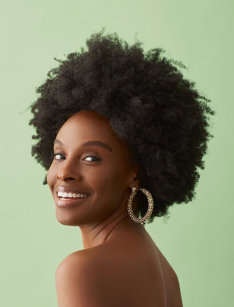 Empowering Alternative: Voluminous Natural Curls