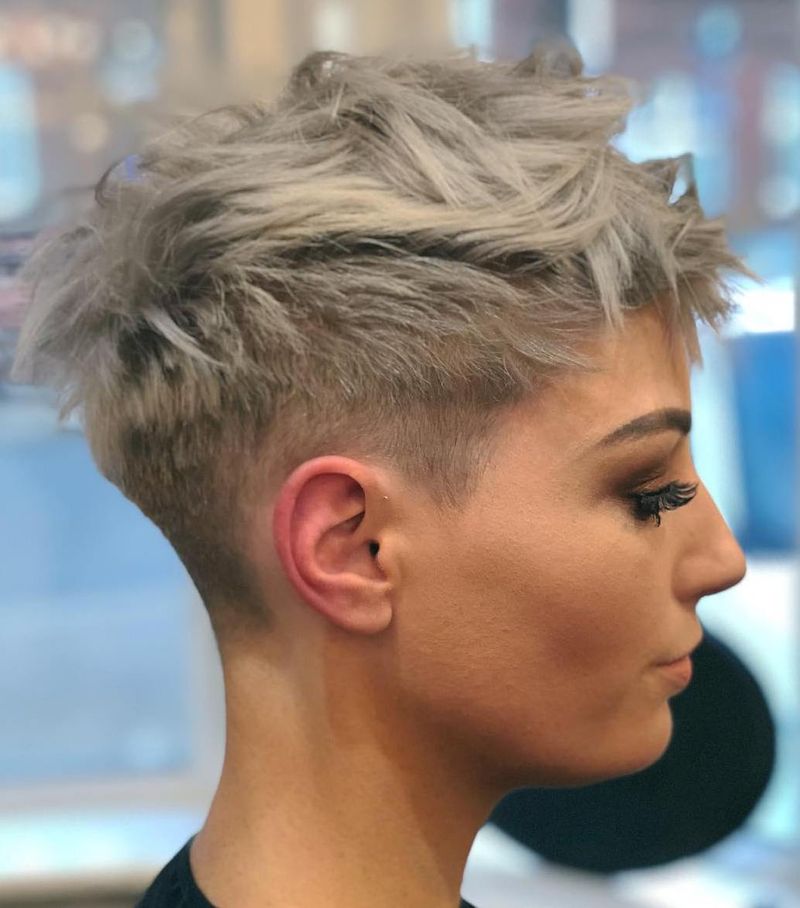 Pixie de penas com corte inferior