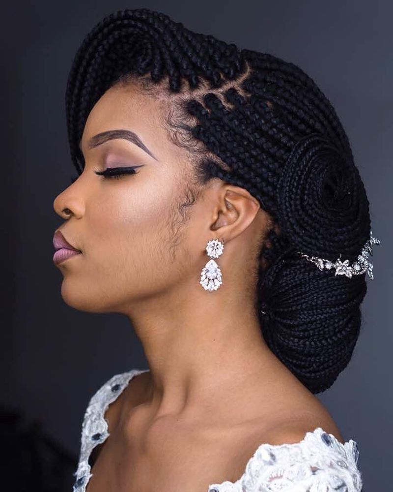 Penteado entrançado com acessórios