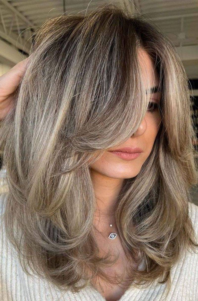 Shoulder-Length Waves with Face-Framing