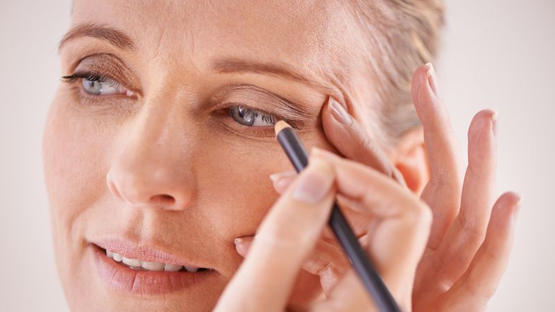 Raccoon-Style Dark Eyeliner
