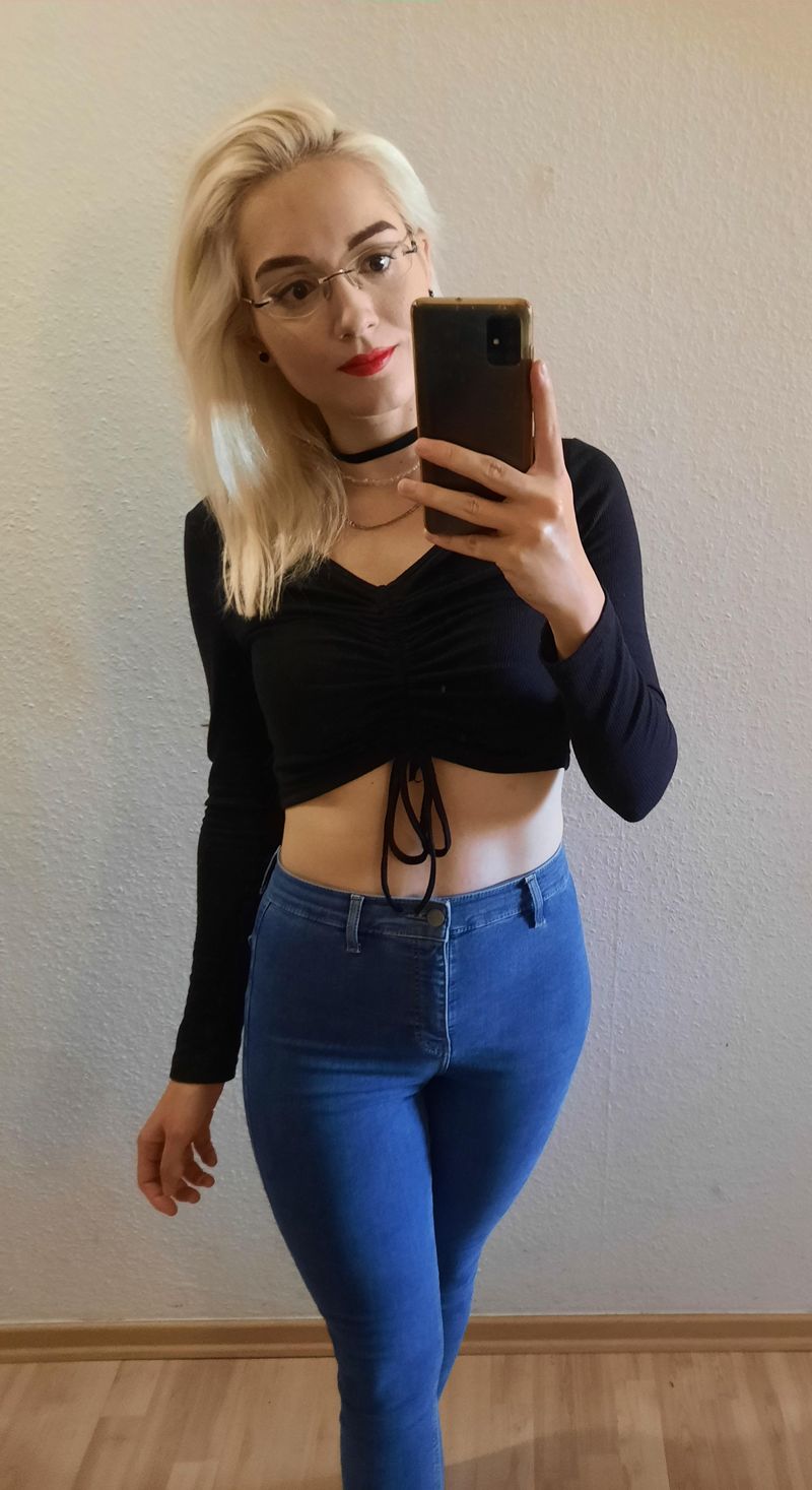 Skin-Tight Skinny Jeans: Unforgiving Squeeze
