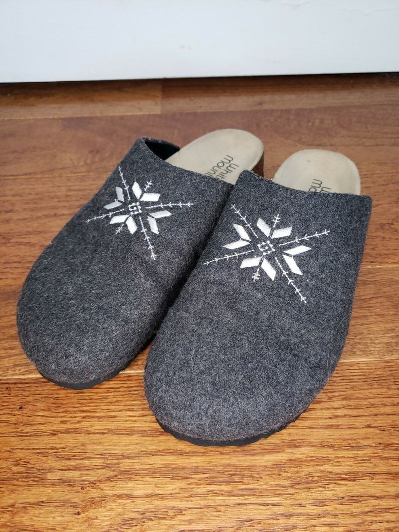 Winter Escape Clogs