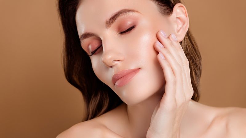 Illuminating Powder For Strategic Highlighting