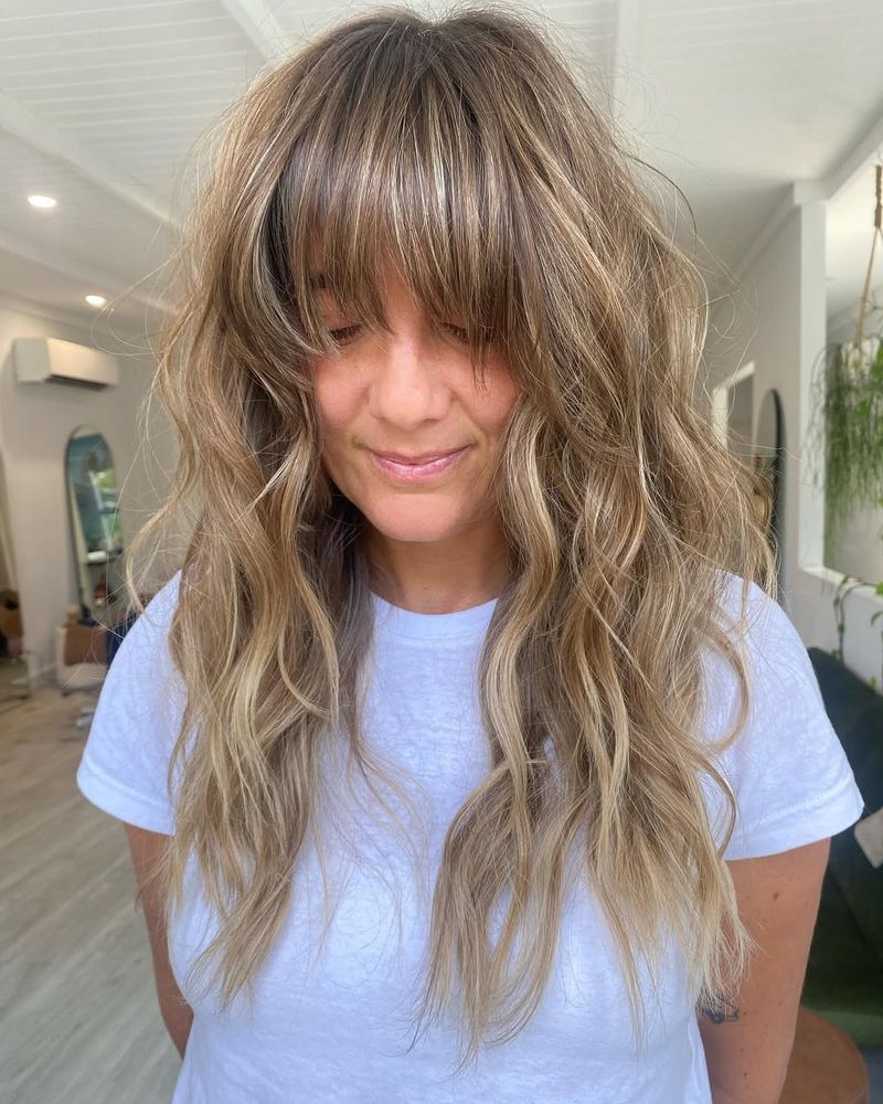 Corte em camadas com franja texturada