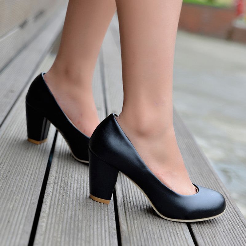 Low-Height Pumps With Rounded Toes