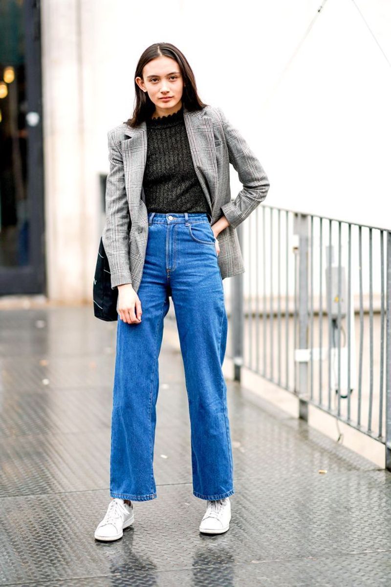 High-Waisted Jeans