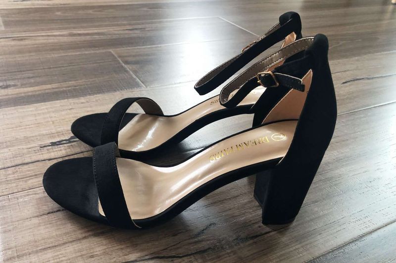 Comfortable Black Pumps