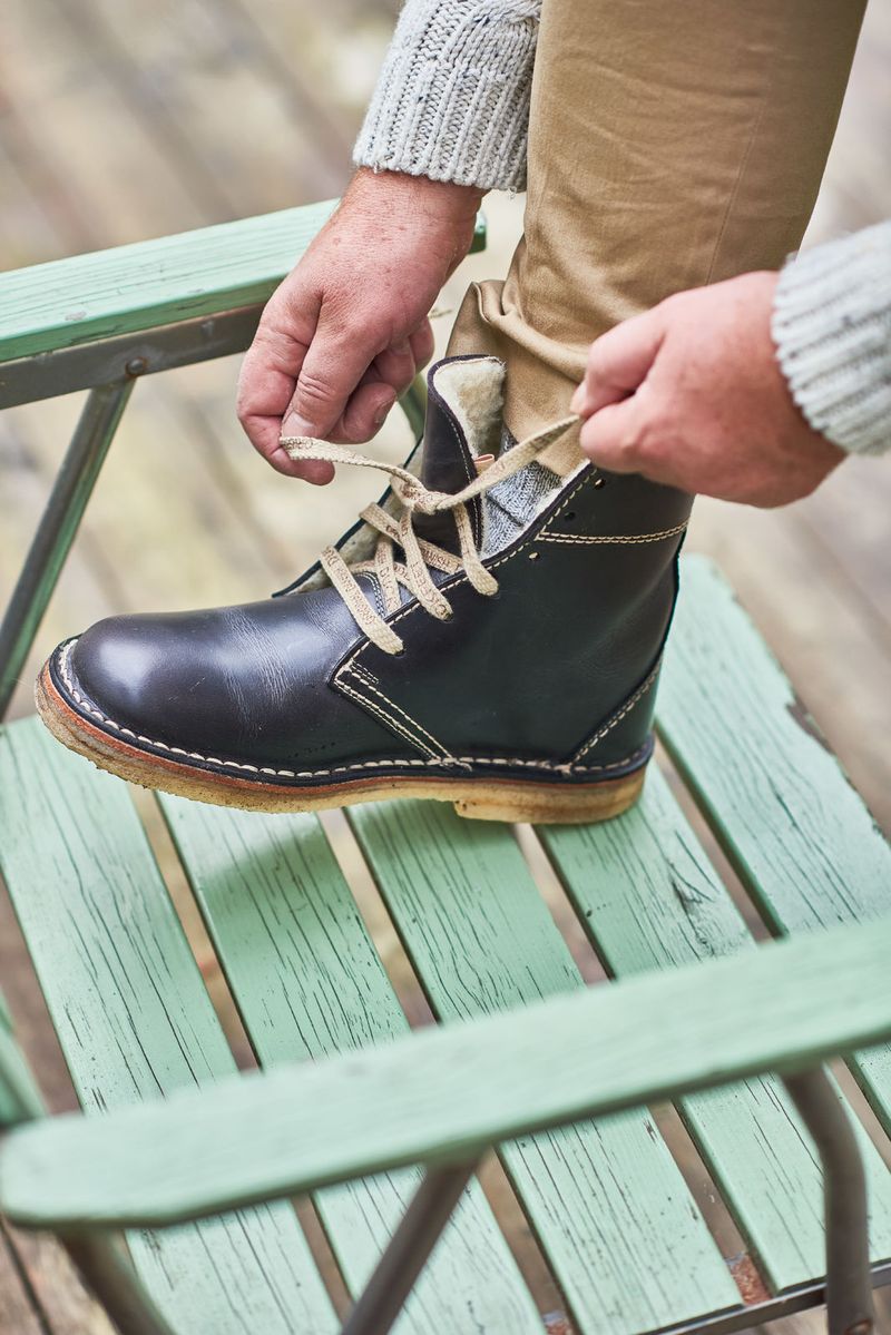 Climate-Adaptive Boots