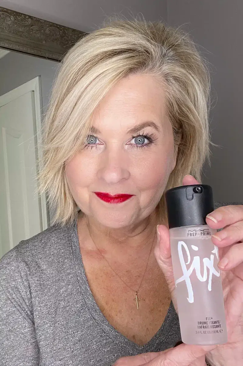 Illuminating Setting Spray
