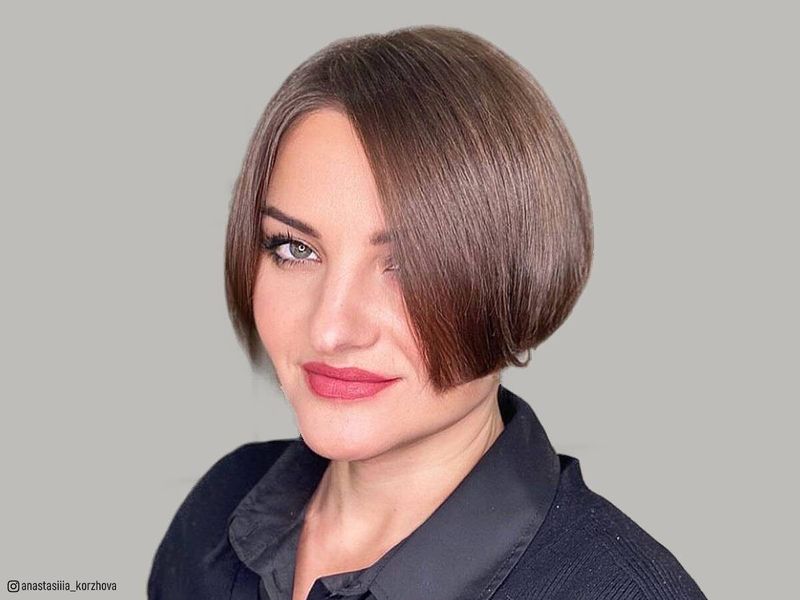 Ear-Length Bob With Curved Ends