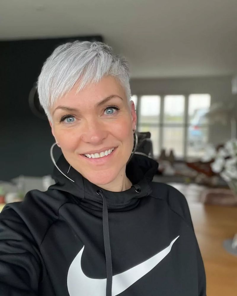 Pixie corto a strati