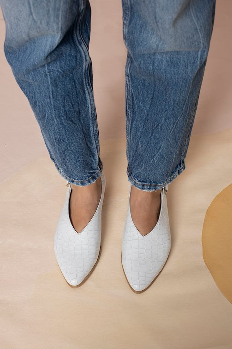 V-Cut Flats