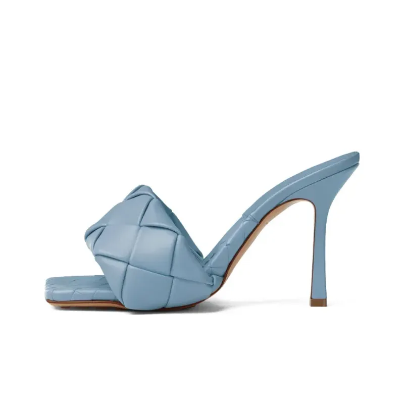 Bottega Veneta's Sleek Simplicity