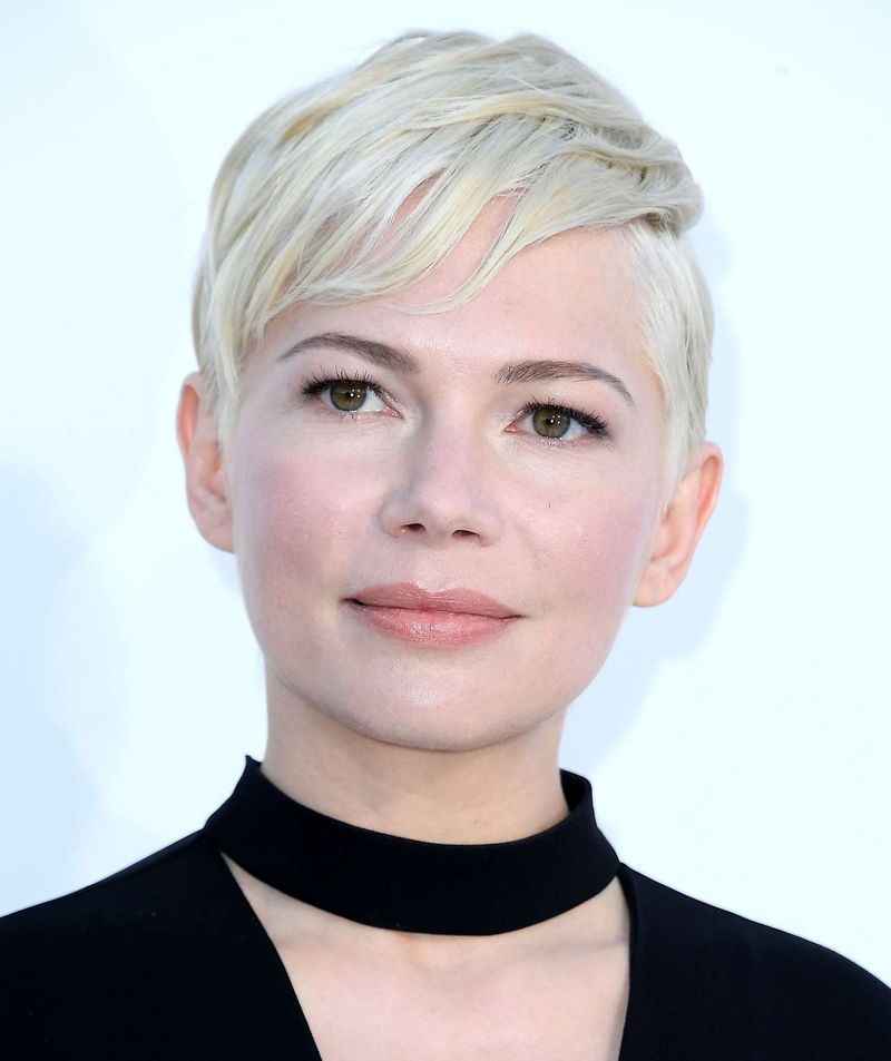 Pixie com corte lateral