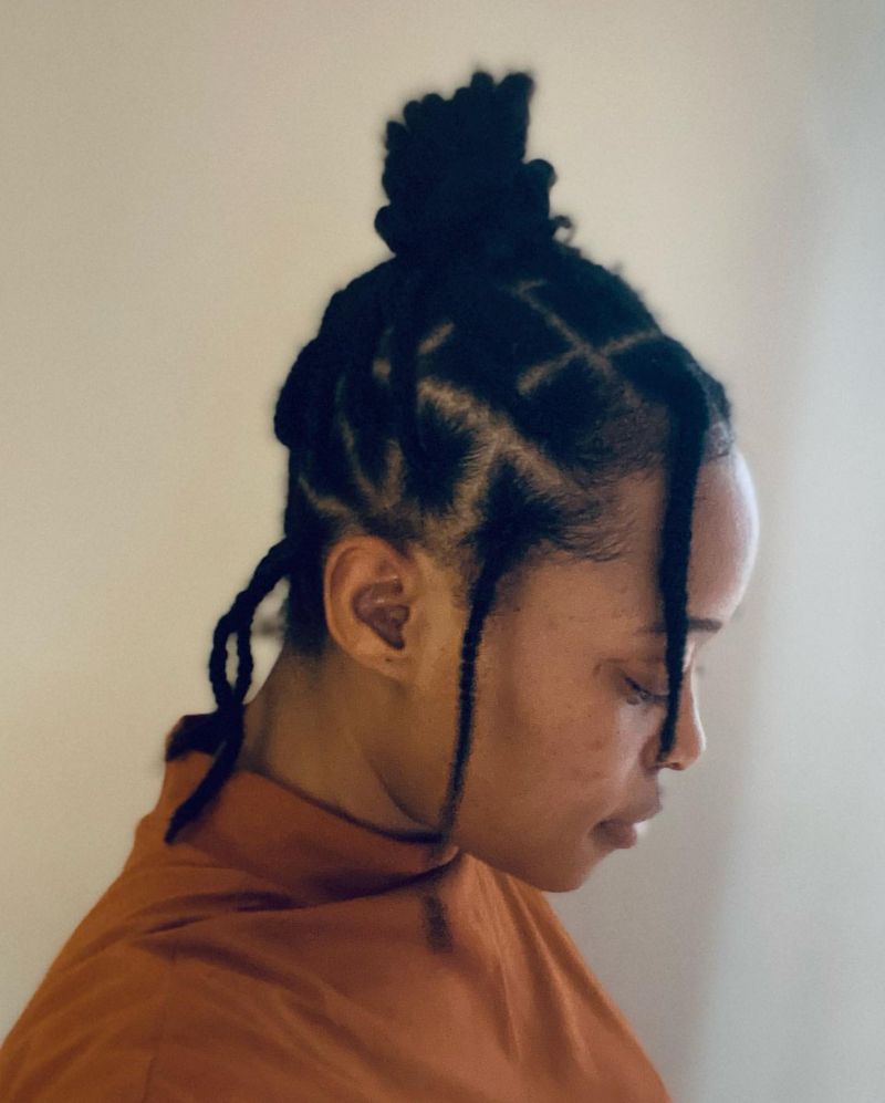 Lo chignon laterale elegante