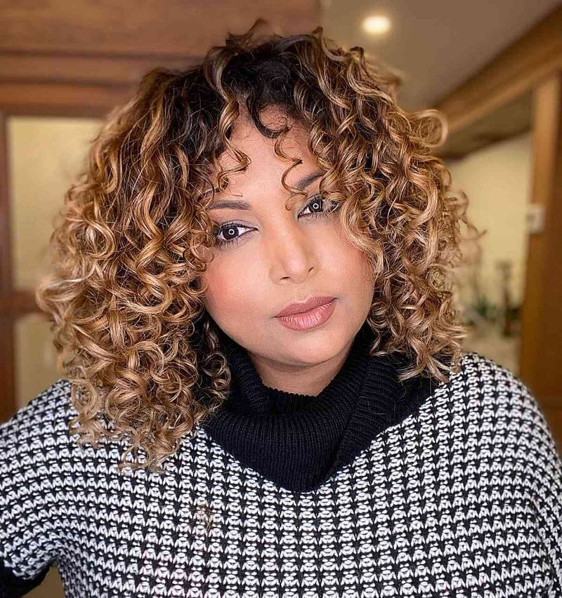 O cabelo encaracolado
