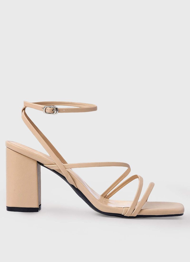 The Minimalist’s Chic Companion