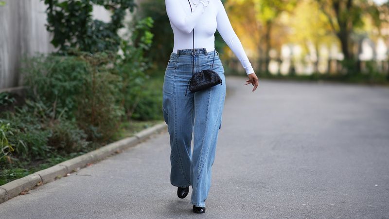 Clever Contour Waistband Jeans