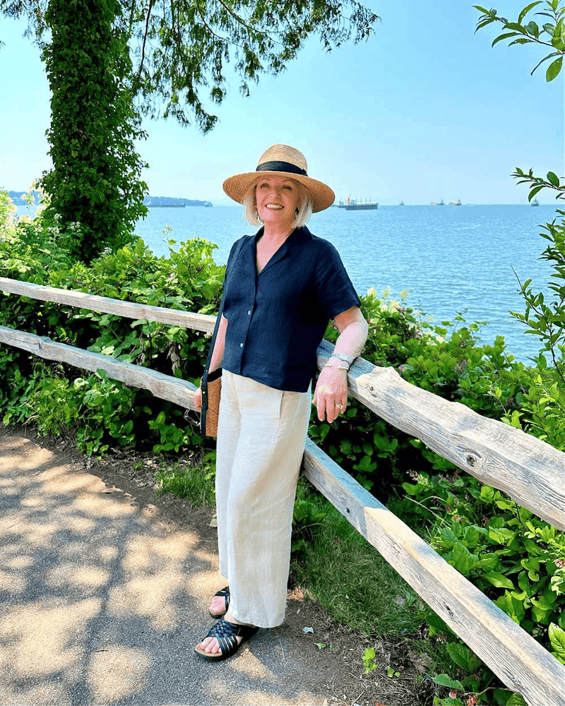 Casual Blouse and Sunhat