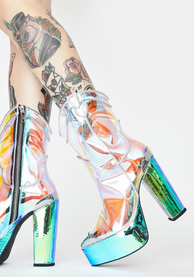 Holographic Space Boots