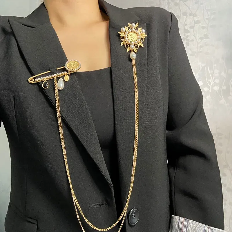 Classic Brooch