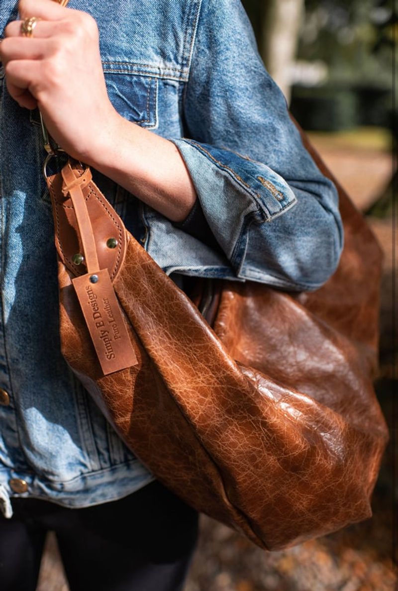 Vintage-inspired Hobo