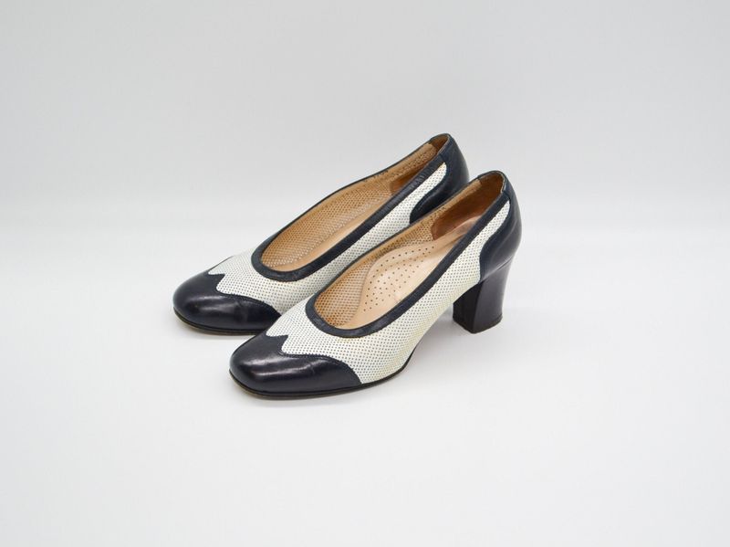 Two-Tone Spectator Pumps