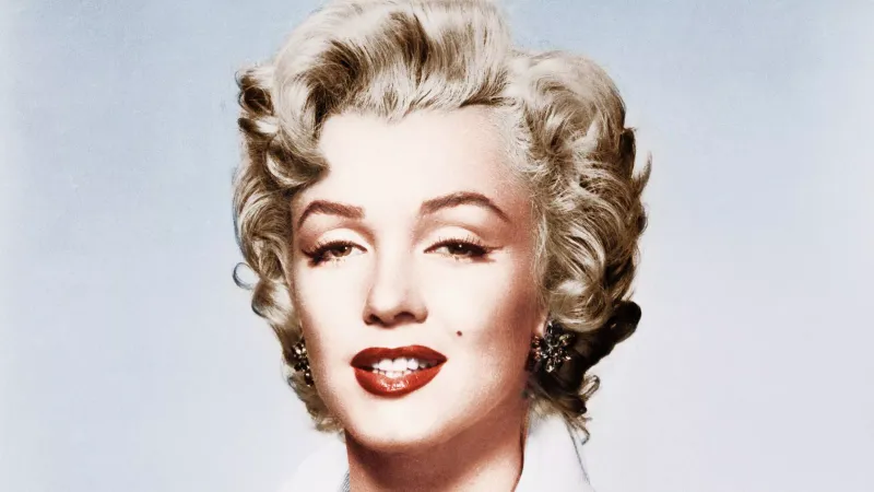 The Marilyn Monroe Platinum Curls