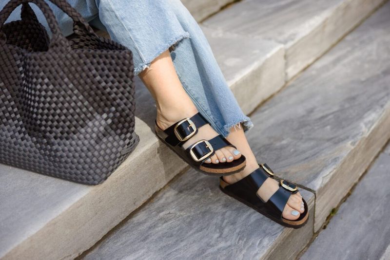Asymmetrical Toe-Loop Designs