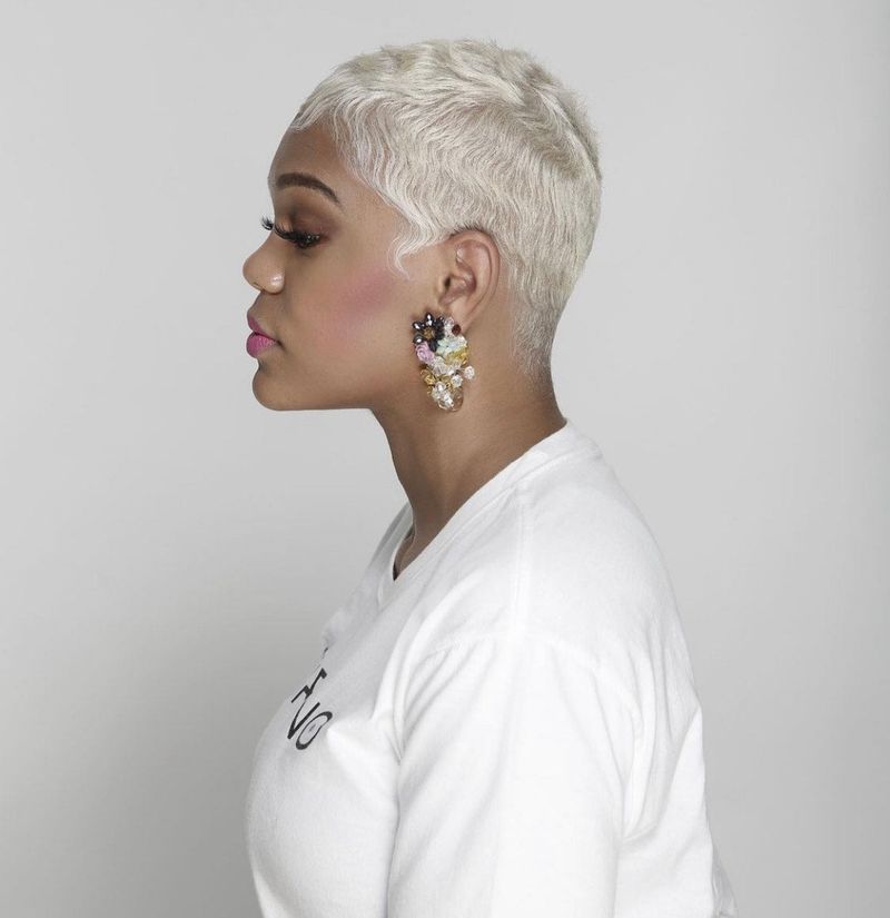 Pixie biondo platino