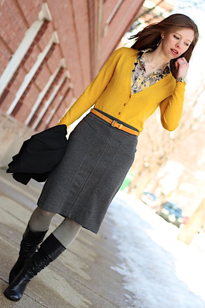 Charcoal and Mustard: The Dull Contrast